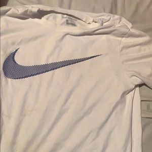 White kids nike shirt